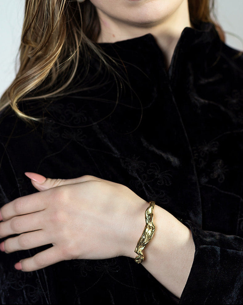 Veil of Smoke Cuff